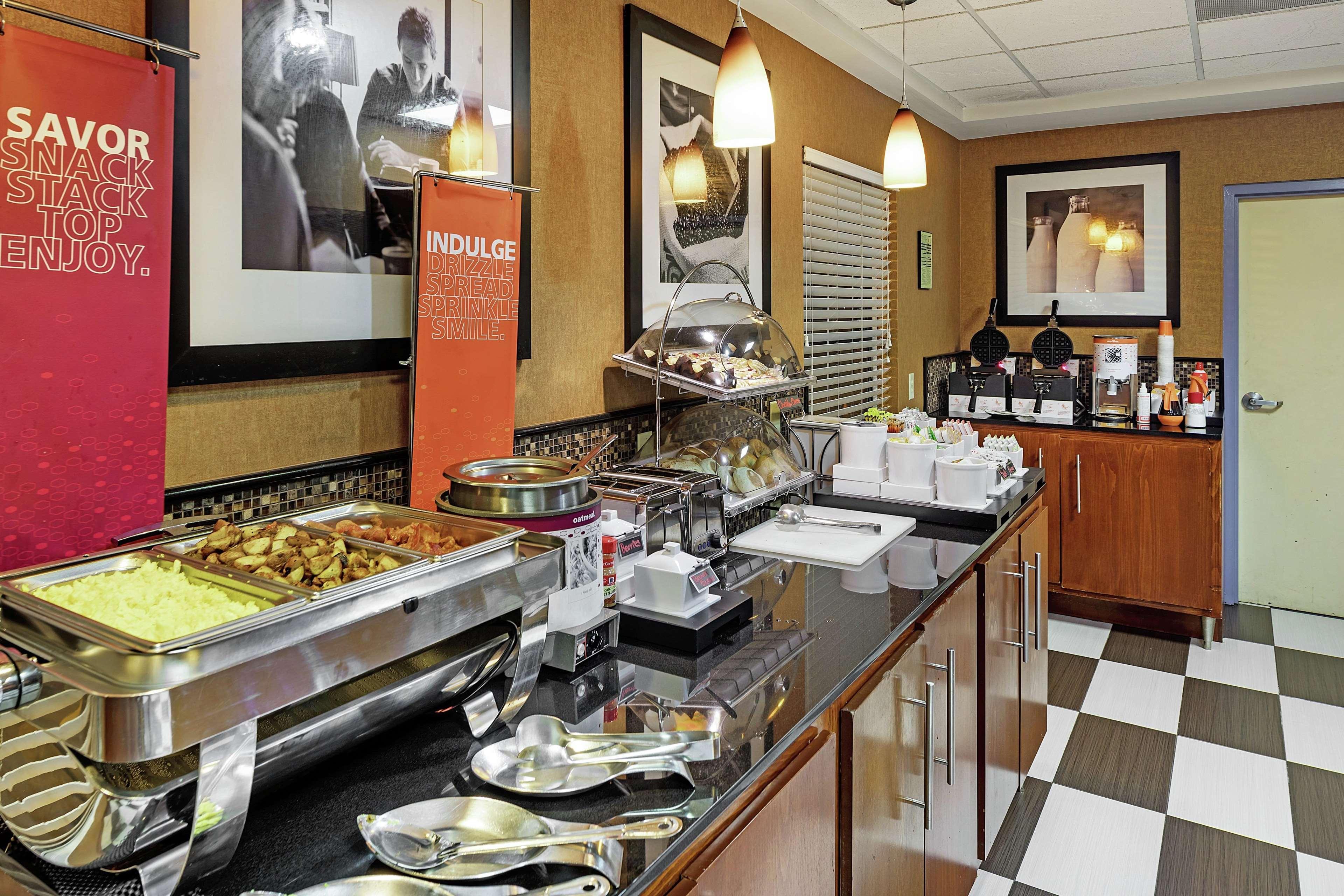 Hampton Inn Helen Bagian luar foto