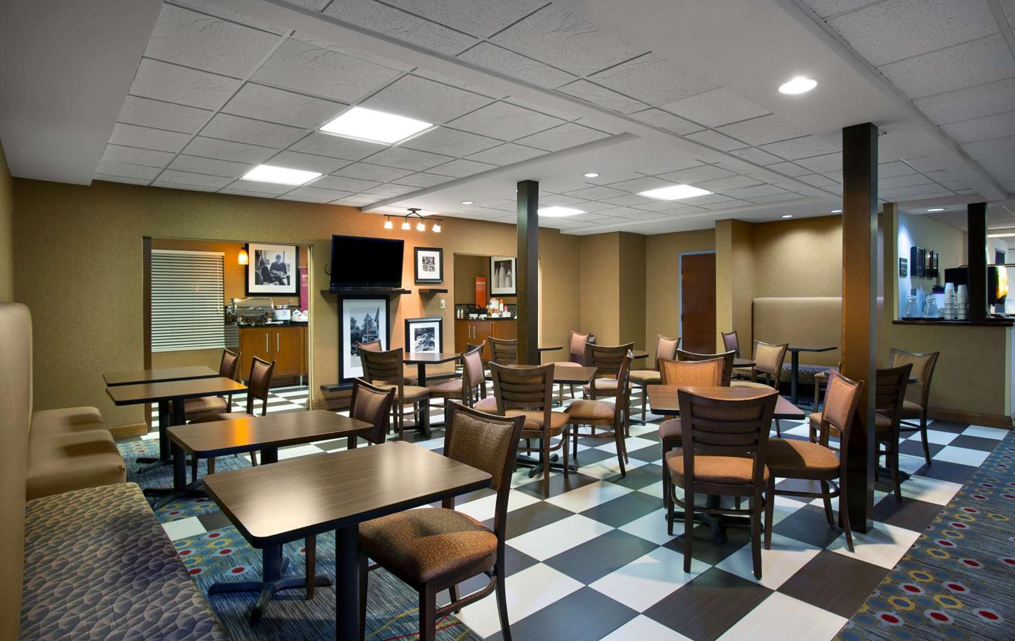 Hampton Inn Helen Bagian luar foto